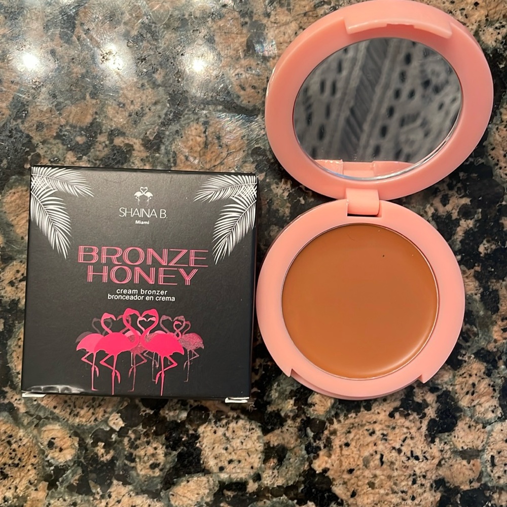 Shaina B. Cream Bronzer Miami